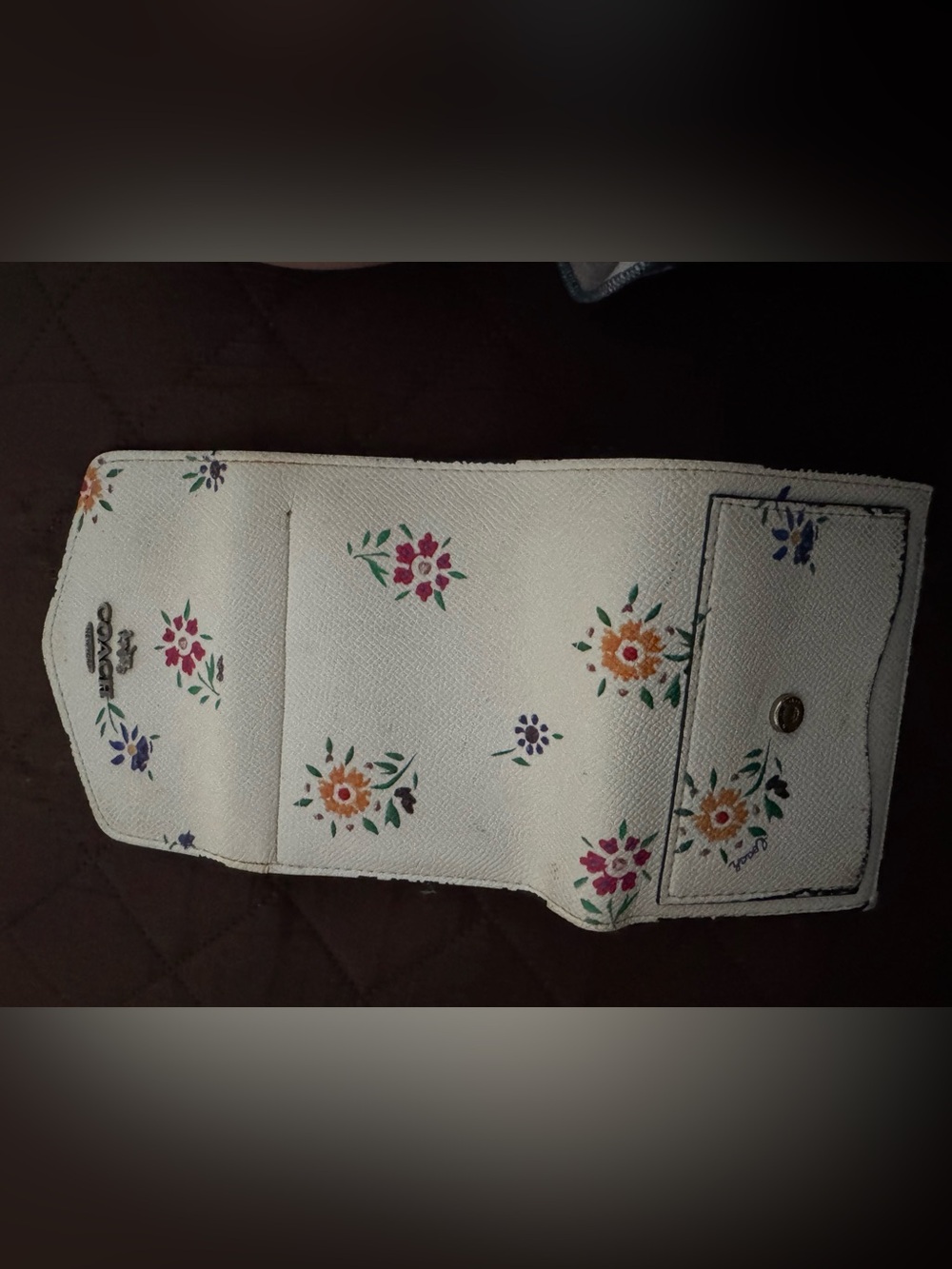 COACH not authentic White Floral Small Wallet – White Floral Print - Picture 2 of 5